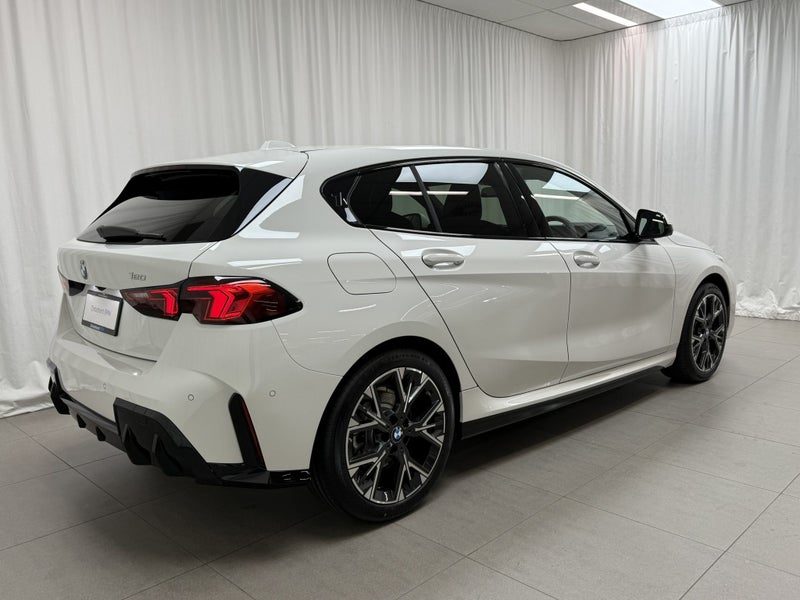2026 BMW 120i 120 Hatch, photo 3