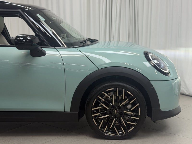 2026 MINI Hatch Cooper S 5 Door Favoured, photo 3