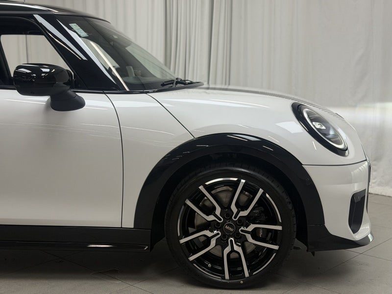2026 MINI Hatch Cooper S 3 Door JCW Style, photo 2