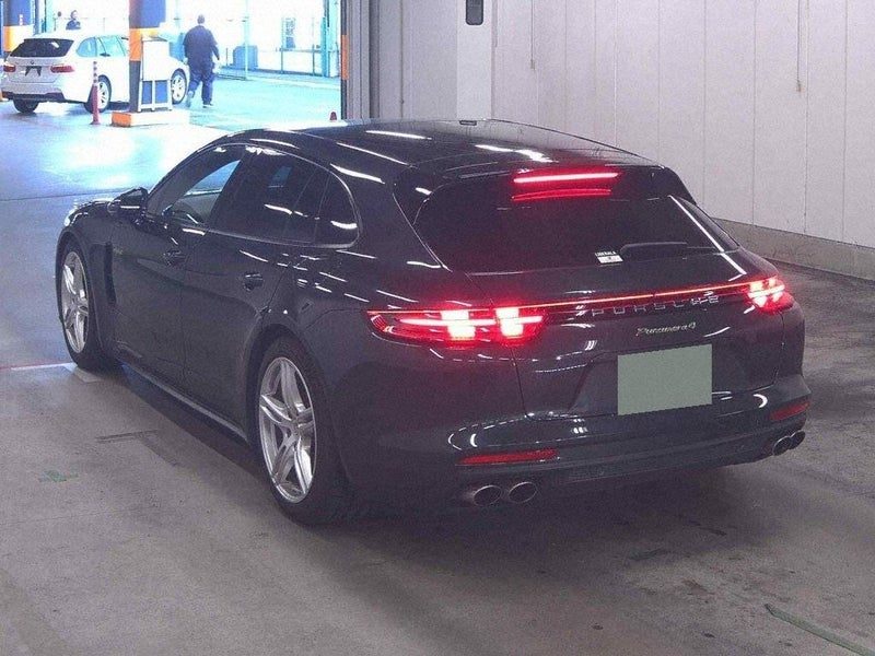 2018 Porsche Panamera 4 e-hybrid Sport Turismo, photo 2
