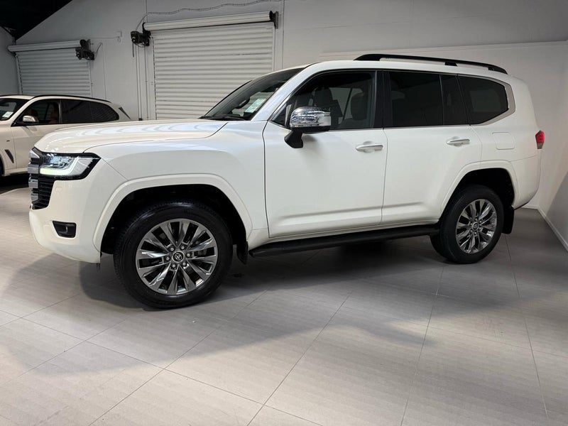 2023 Toyota Land Cruiser LC300 VX Limited 7 Seater, photo 3