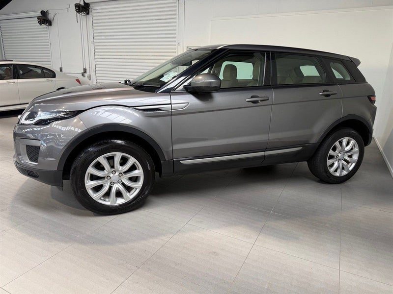 2017 Land Rover Range Rover SE, photo 3