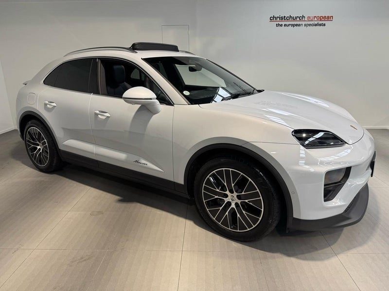 2025 Porsche Macan Electric Sports Chrono Package