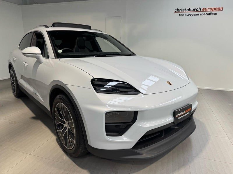2025 Porsche Macan Electric Sports Chrono Package, photo 2