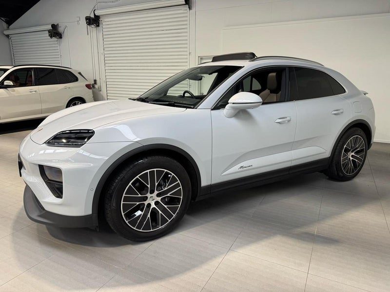 2025 Porsche Macan Electric Sports Chrono Package, photo 3