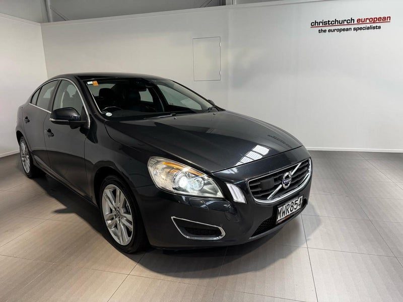 2011 Volvo S60 T6 AWD Sedan, photo 2