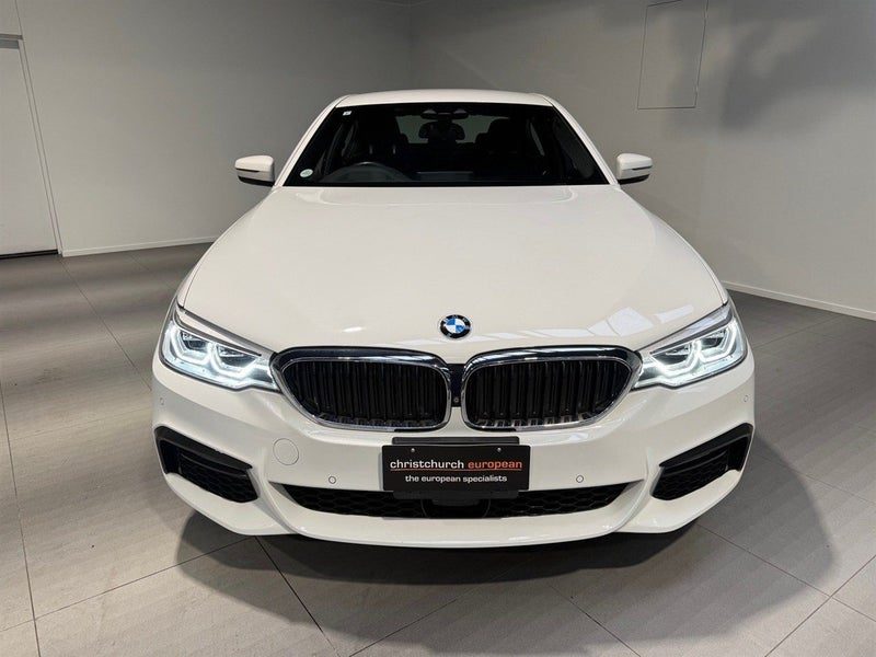 2017 BMW 530e Motorsport PHEV Sedan, photo 2