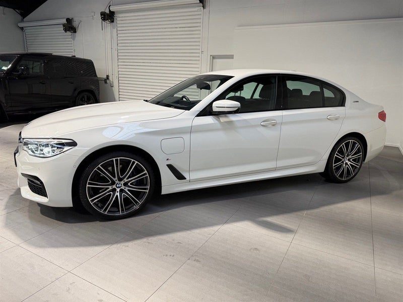2017 BMW 530e Motorsport PHEV Sedan, photo 3