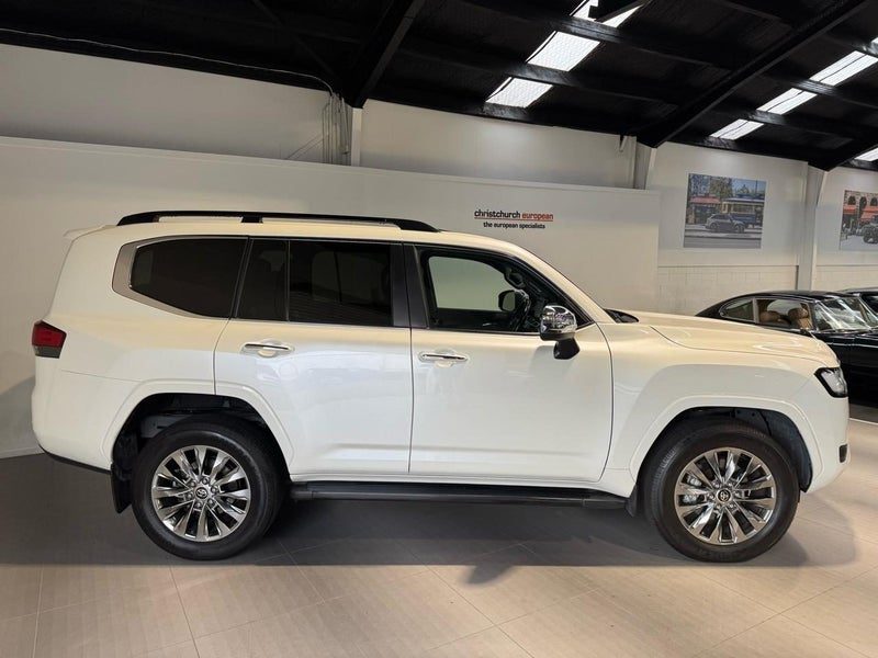 2023 Toyota Land Cruiser VX Limited, photo 3