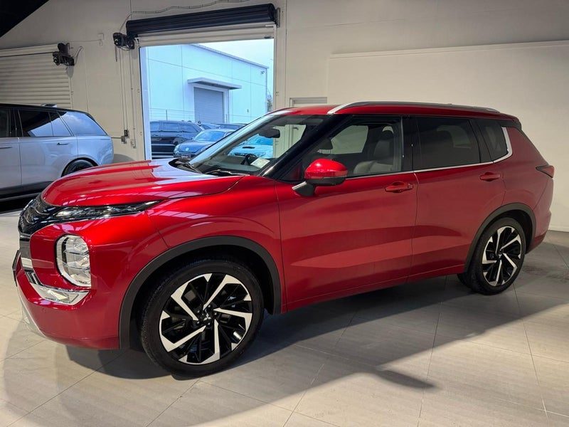 2021 Mitsubishi Outlander VRX 7 Seater, photo 3