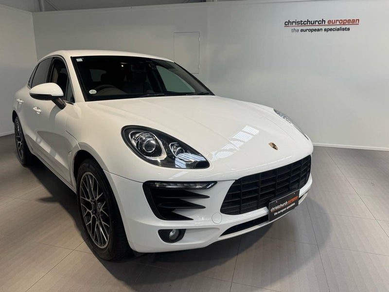 2017 Porsche Macan 2.0T Facelift SUV, photo 2
