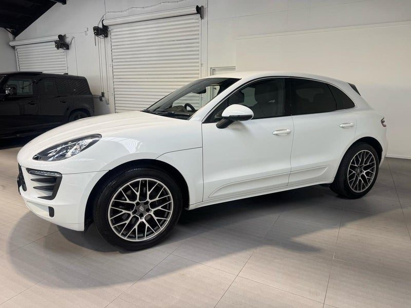 2017 Porsche Macan 2.0T Facelift SUV, photo 3