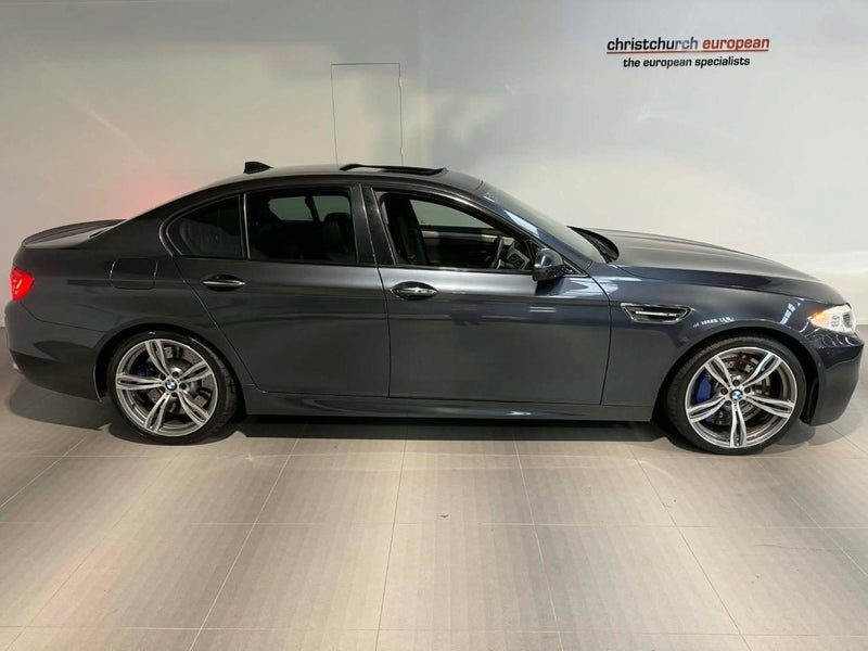2011 BMW M5 4.4 V8 Twin-Turbo Sedan, photo 2