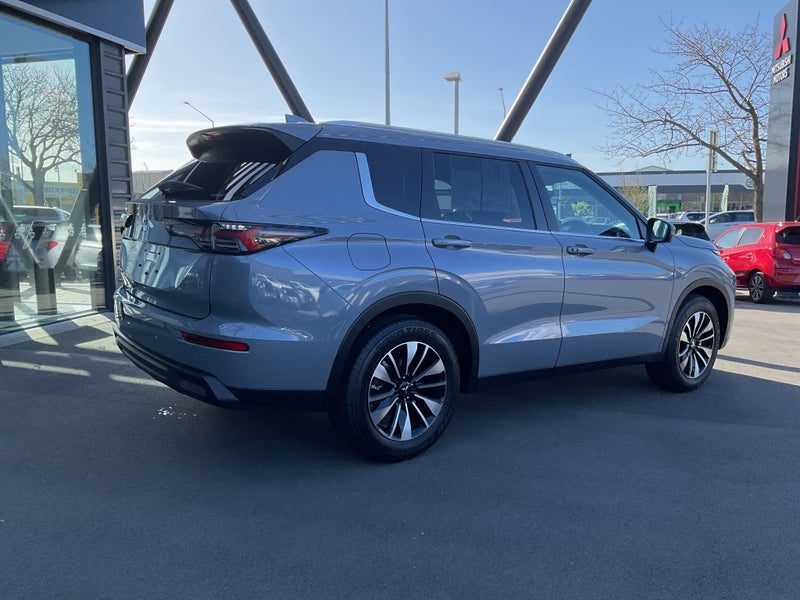 2026 Mitsubishi Outlander LS AWD, photo 3