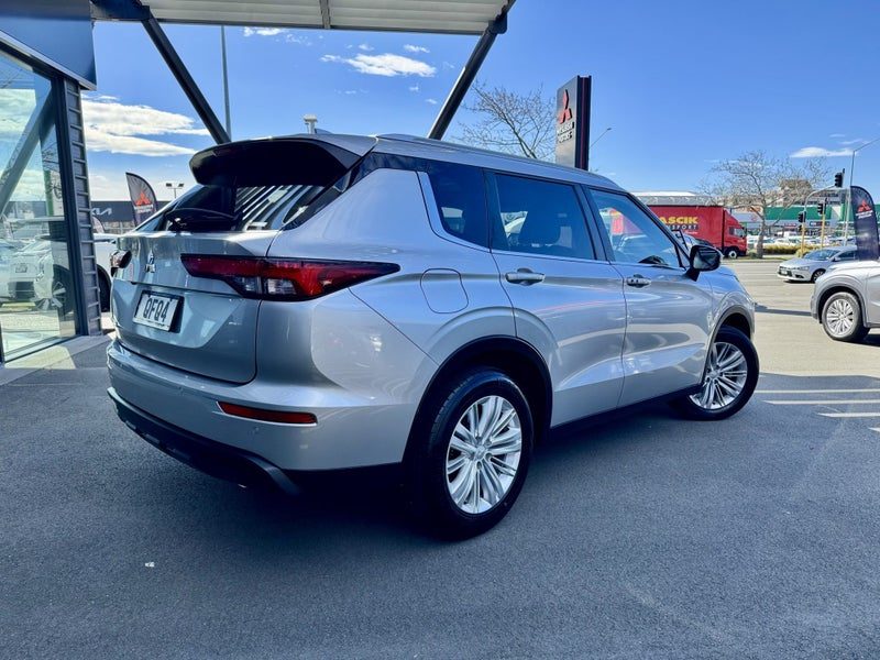 2023 Mitsubishi Outlander LS 4WD, photo 3