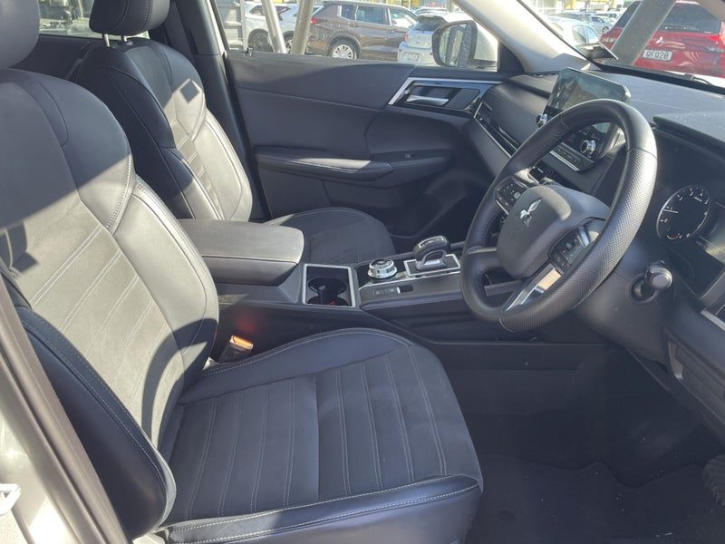 2025 Mitsubishi Outlander XLS 2WD CVT, photo 2