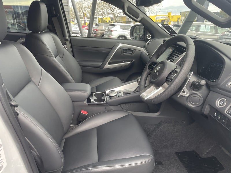 2026 Mitsubishi Pajero Sport VRX 7 Seater, photo 2