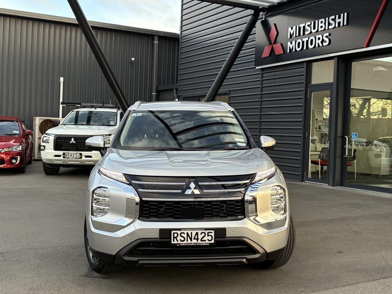 2026 Mitsubishi Outlander LS PHEV AWD, photo 2