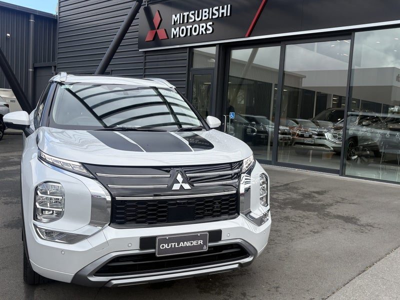 2026 Mitsubishi Outlander VRX AWD 7 seat SUV, photo 2