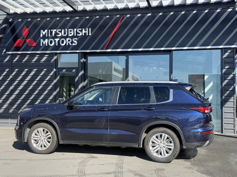 2022 Mitsubishi Outlander LS 4WD 5 SEATER, photo 3