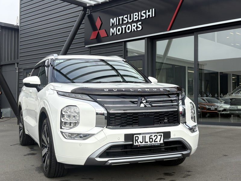2025 Mitsubishi Outlander VRX AWD 7 seat SUV, photo 2
