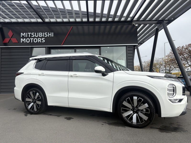 2025 Mitsubishi Outlander VRX AWD 7 seat SUV, photo 3