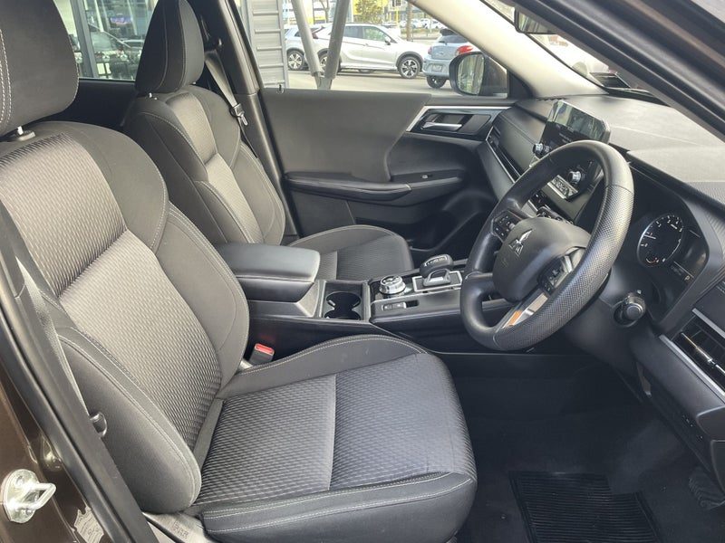 2022 Mitsubishi Outlander LS 4WD, photo 2