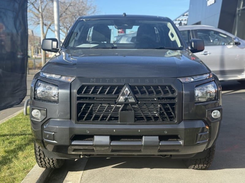 2026 Mitsubishi Triton GLX club cab chassis 4WD, photo 2