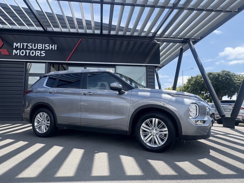 2023 Mitsubishi Outlander LS 2.5P 4WD CVT, photo 3