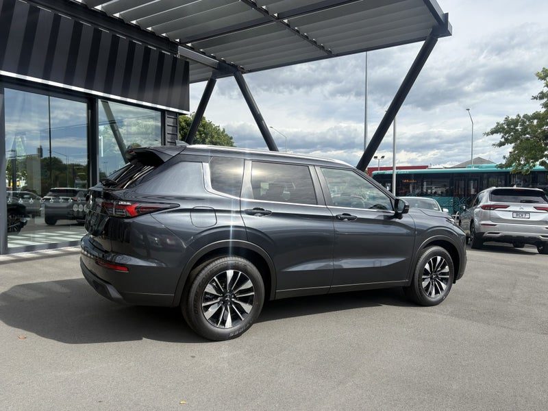 2026 Mitsubishi Outlander LS 2WD 5 seater, photo 3