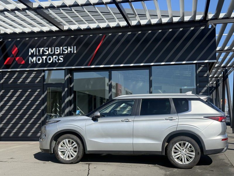 2022 Mitsubishi Outlander LS 4WD 5 SEATER, photo 3