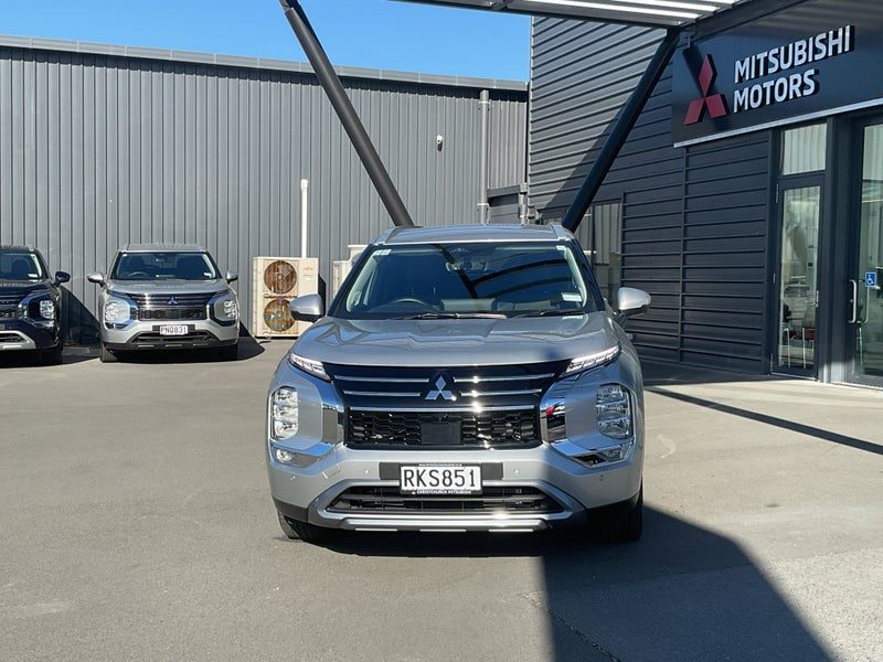 2025 Mitsubishi Outlander XLS AWD 7 Seat SUV, photo 2