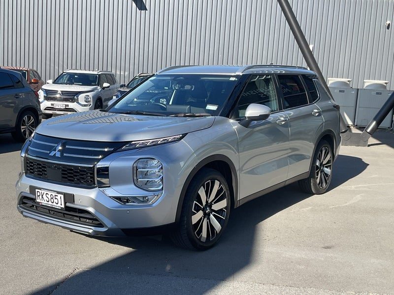 2025 Mitsubishi Outlander XLS AWD 7 Seat SUV, photo 3