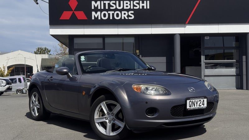 2005 Mazda MX-5 SOFT TOP, photo 2
