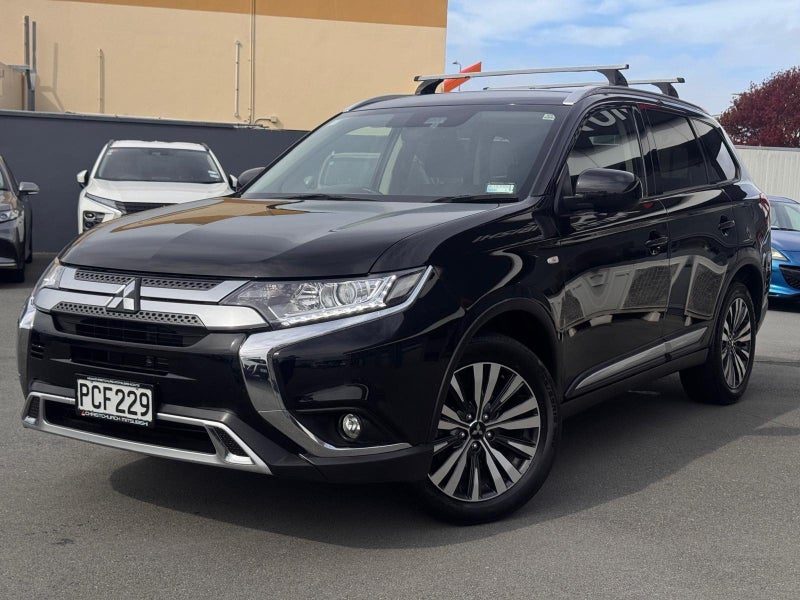 2022 Mitsubishi Outlander LS 2.4 PETROL AWD, photo 2