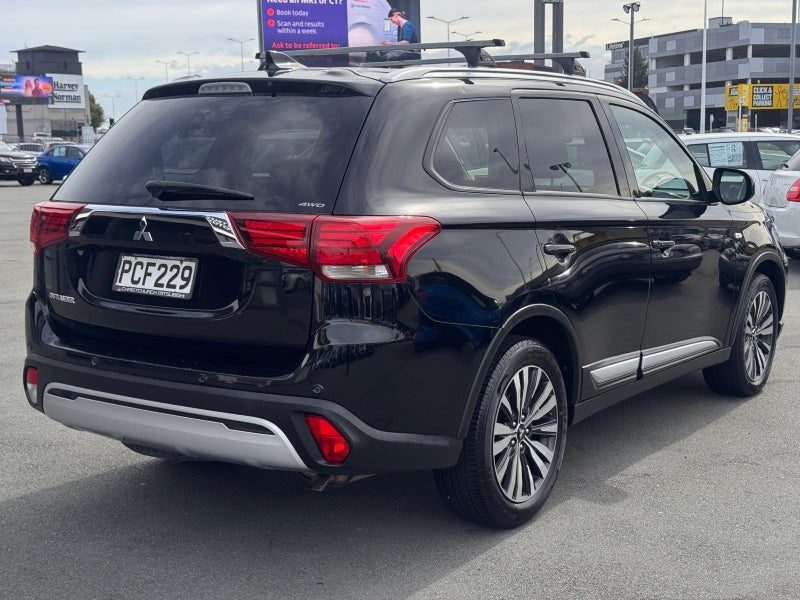 2022 Mitsubishi Outlander LS 2.4 PETROL AWD, photo 3