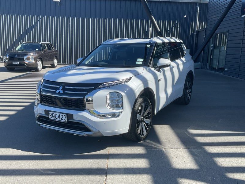 2026 Mitsubishi Outlander VRX PHEV 4WD AT, photo 2