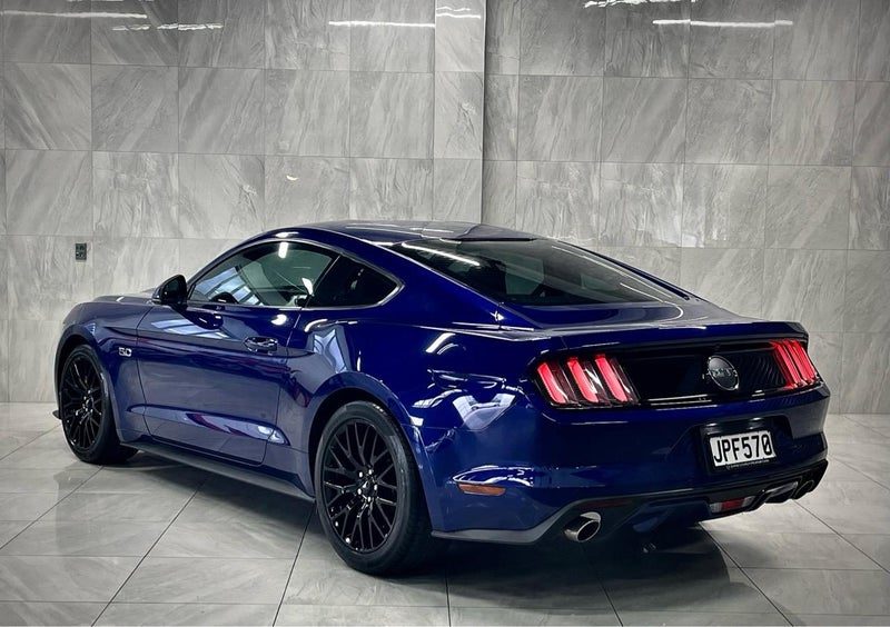 2016 Ford Mustang 5.0L V8 Fastback, photo 2
