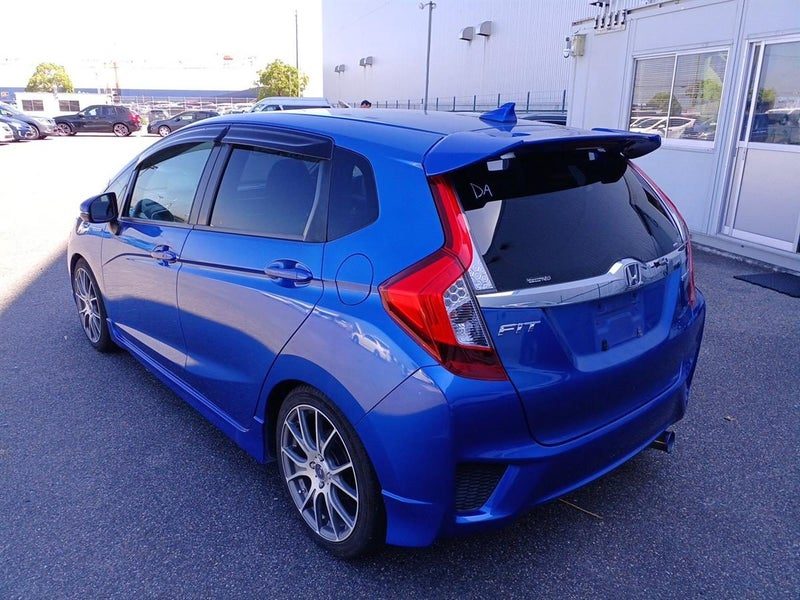 2014 Honda Fit HYBRID SPORT, photo 2