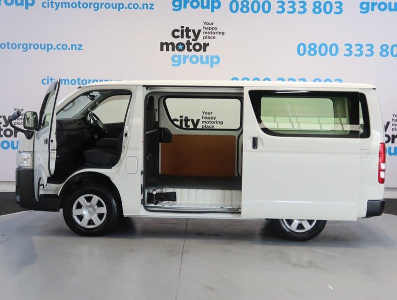 2022 Toyota Hiace 2.8* D/T*4WD*5 DOOR*, photo 3
