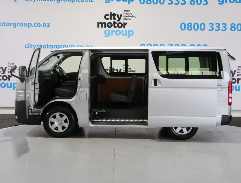 2021 Toyota Hiace 2.8*D*LWB*5 DOOR*6 SEATER, photo 3