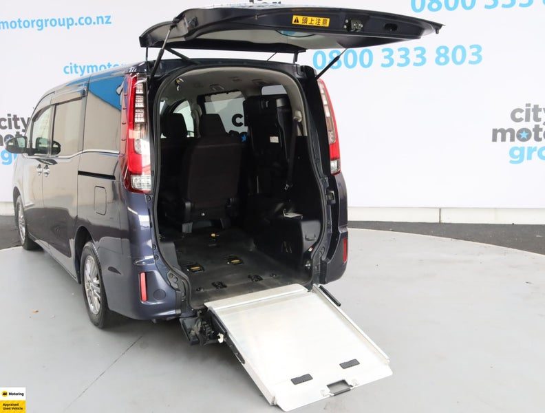 2016 Toyota Esquire 2.0*MOBILITY WHEELCHAIR