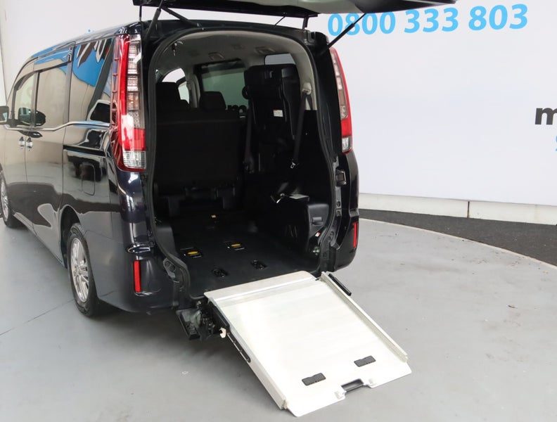 2015 Toyota Esquire 2.0* WHEELCHAIR RAMP, photo 2