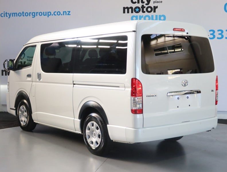 2023 Toyota Hiace 2.7*GL*10 SEATER MINIBUS*, photo 2
