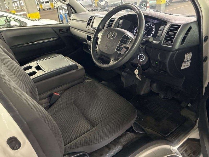 2023 Toyota Hiace 2.0*LWB* HIGH ROOF* 5 DR*, photo 3