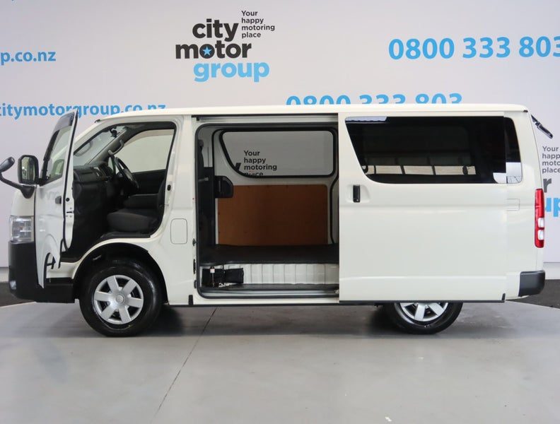 2022 Toyota Hiace 2.8* D/T* 4WD*5 DOOR*, photo 3