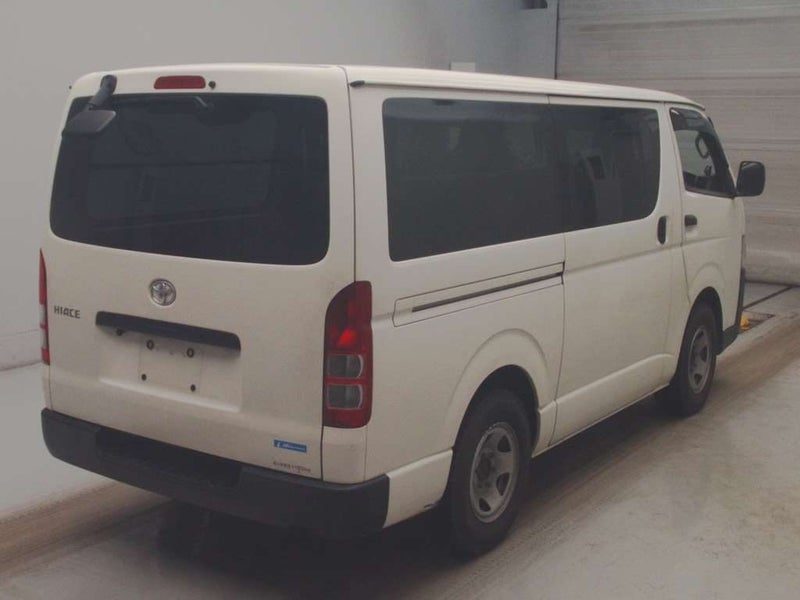 2021 Toyota Hiace 2.8*D/T* 5 DOOR*6 SEATER*, photo 2