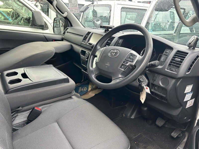2021 Toyota Hiace 2.8*D/T* 5 DOOR*6 SEATER*, photo 3