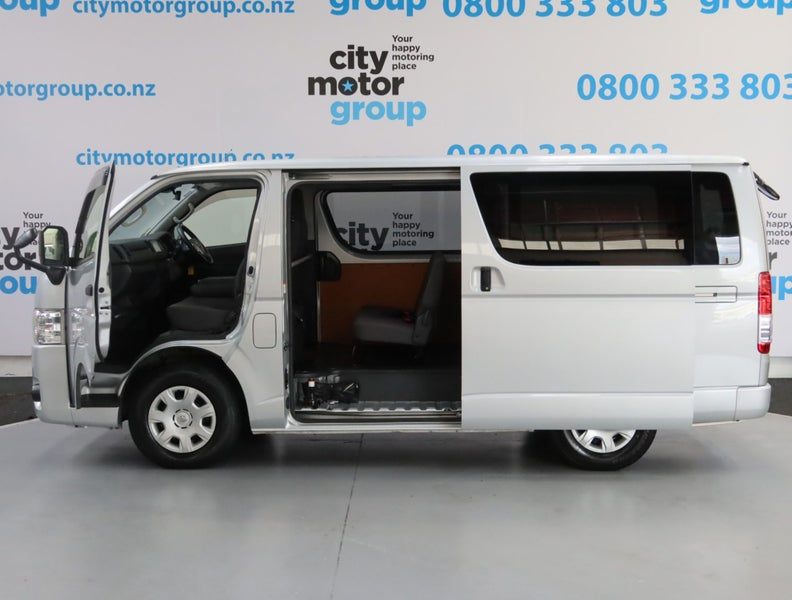 2020 Toyota Hiace 2.8*D*LWB*5 DOOR*6 SEATER, photo 3