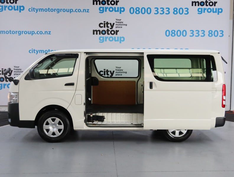 2021 Toyota Hiace 2.8*D* 4WD* 5 DOOR*, photo 3